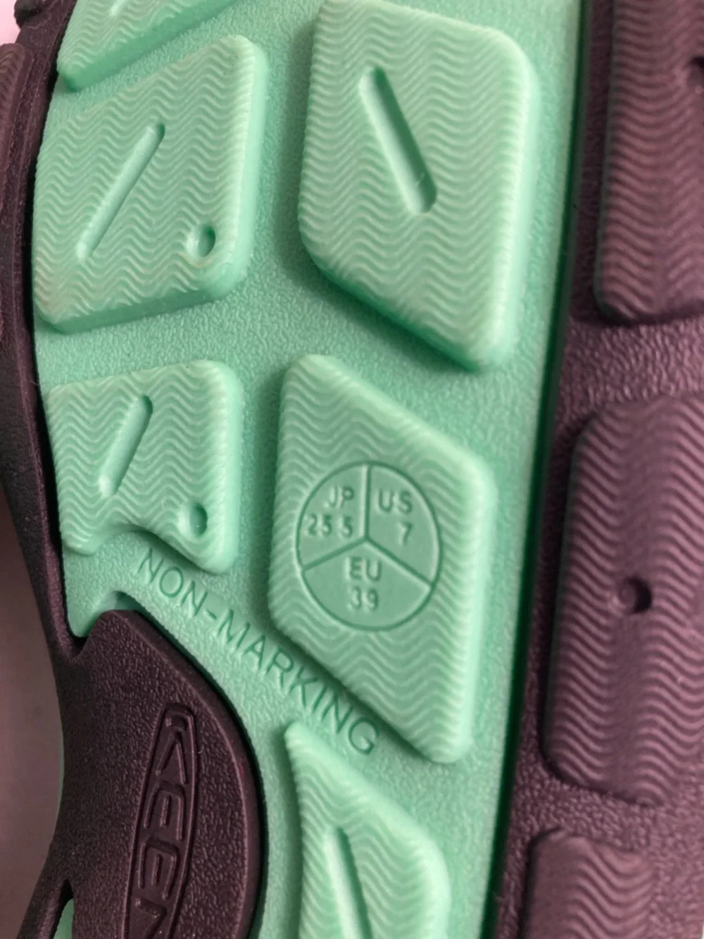 Keen Knotch Creek Tie Dye Washable Hiking Sandals - Picture 8 of 9
